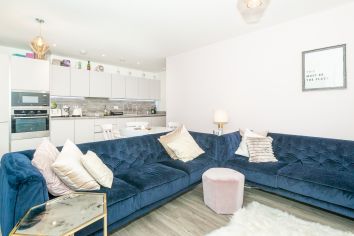 2  bedrooms flat to rent in Gothenburg Court, Surrey Quays, SE8-image 1