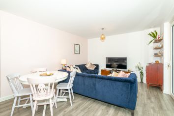 2  bedrooms flat to rent in Gothenburg Court, Surrey Quays, SE8-image 3