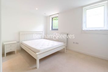 4  bedrooms flat to rent in Mary Rose Square, Surrey Quays, SE16-image 3