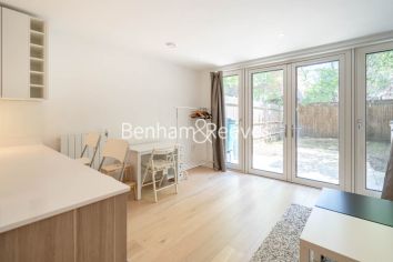 4  bedrooms flat to rent in Mary Rose Square, Surrey Quays, SE16-image 7