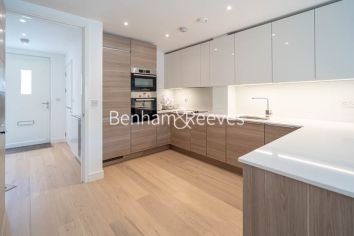 4  bedrooms flat to rent in Mary Rose Square, Surrey Quays, SE16-image 8