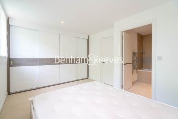 4  bedrooms flat to rent in Mary Rose Square, Surrey Quays, SE16-image 9