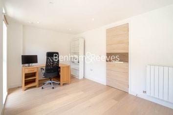 4  bedrooms flat to rent in Mary Rose Square, Surrey Quays, SE16-image 12