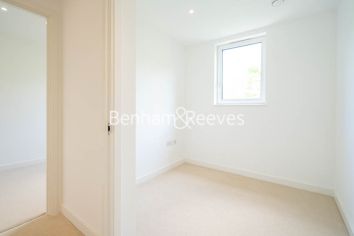 4  bedrooms flat to rent in Mary Rose Square, Surrey Quays, SE16-image 13