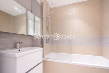 4  bedrooms flat to rent in Mary Rose Square, Surrey Quays, SE16-image 14