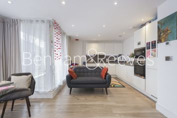 2 bedrooms flat to rent in Tavern Quay, Rope Street, SE16-image 1