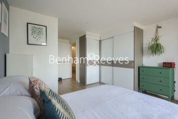 3  bedrooms flat to rent in Marine Wharf, Surrey Quays SE16-image 9