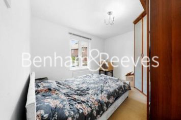 1  bedroom flat to rent in Pedworth Gardens, Surrey Quays, SE16-image 3