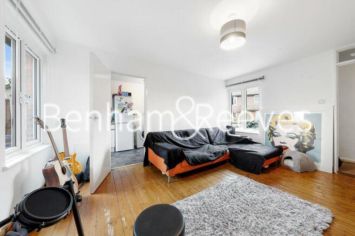 1  bedroom flat to rent in Pedworth Gardens, Surrey Quays, SE16-image 6