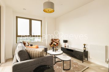 2  bedrooms flat to rent in Bermondsey Heights, Ilderton Road, SE15-image 1