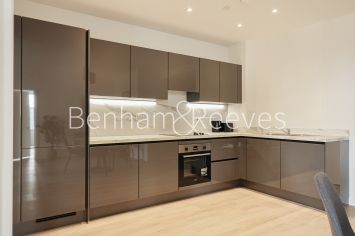 2  bedrooms flat to rent in Bermondsey Heights, Ilderton Road, SE15-image 2