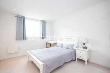 1  bedroom flat to rent in Pump House Crescent, Brentford, TW8-image 3