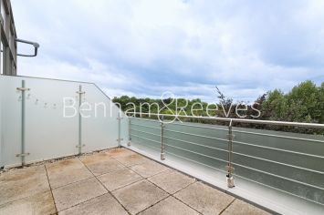 Studio flat to rent in Great West Road, Brentford, TW8-image 5