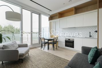 Studio flat to rent in Great West Road, Brentford, TW8-image 8