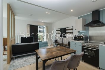 Studio flat to rent in Calville House, Brentford, TW8-image 1