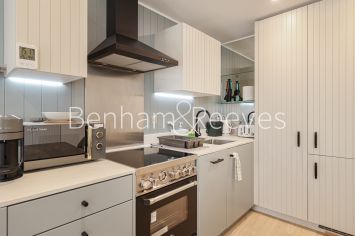 Studio flat to rent in Calville House, Brentford, TW8-image 2