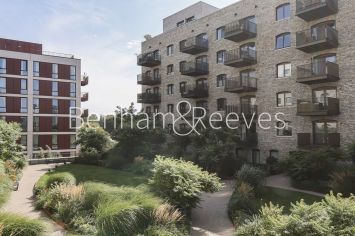 Studio flat to rent in Calville House, Brentford, TW8-image 11
