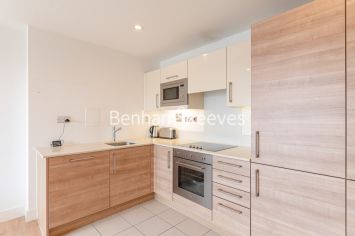 2 bedrooms flat to rent in Cornell Square, Wandsworth Road, SW8-image 2