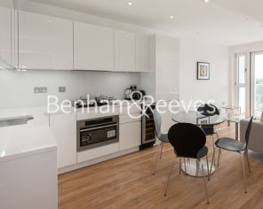 Studio flat to rent in Wandsworth Road, Nine Elms, SW8-image 3