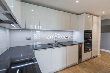 2  bedrooms flat to rent in Wandsworth Road, Nine Elms, SW8-image 2