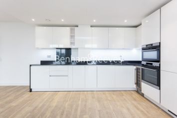 3  bedrooms flat to rent in Wandsworth Road, Nine Elms, SW8-image 2