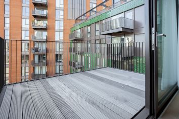 2  bedrooms flat to rent in Legacy Building, Viaduct Gardens, SW11-image 6