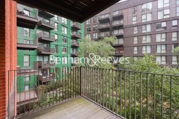 2 bedrooms flat to rent in Legacy Building, Viaduct Gardens, SW11-image 5