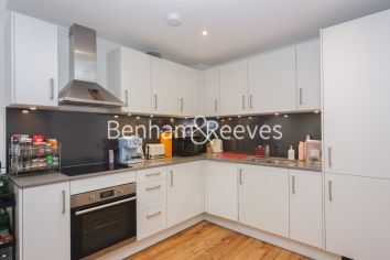 1 bedroom flat to rent in Radley House, Palmer Road, SW11-image 2