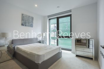 1 bedroom flat to rent in Viaduct Gardens, Nine Elms, SW11-image 4