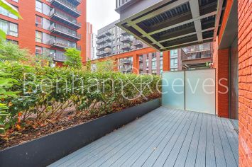 1  bedroom flat to rent in The Modern, Viaduct Gardens, SW11-image 10
