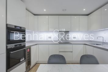 2  bedrooms flat to rent in Wandsworth Road, Nine Elms, SW8-image 2