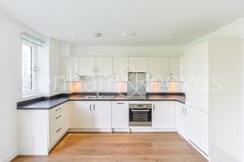 1  bedroom flat to rent in Lowe House, Nine Elms, SW8 2FT-image 2