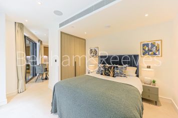 Studio flat to rent in One Linear Place, Nine Elms, SW11-image 3