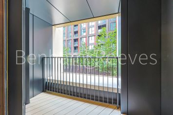 Studio flat to rent in One Linear Place, Nine Elms, SW11-image 5