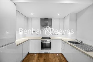 1  bedroom flat to rent in Cornell Square, Nine Elms, SW8-image 2