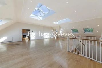 4 bedrooms flat to rent in Compayne Gardens, Hampstead, NW6-image 1