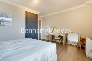 3 bedrooms flat to rent in Boydell Court, St. Johns Wood Park, NW8-image 13