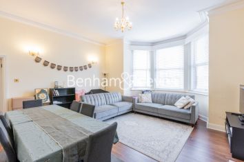 3 bedrooms flat to rent in Langland Mansions, Hampstead, NW3-image 1