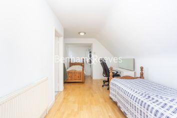 Studio flat to rent in Wessex Court, Golders Green, NW11-image 3