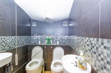 3 bedrooms flat to rent in Adamson Road, Hampstead, NW3-image 9