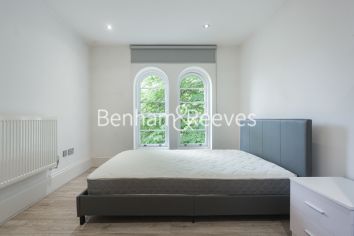 2  bedrooms flat to rent in Royal Drive, Friern Barnet, N11-image 3
