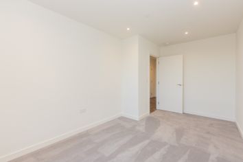 2  bedrooms flat to rent in Henshaw Parade, Hendon, NW9-image 3