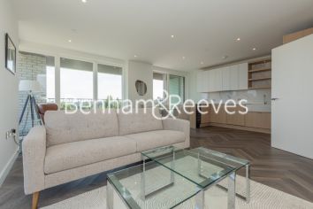 3  bedrooms flat to rent in Henshaw Parade, Hendon, NW9-image 1