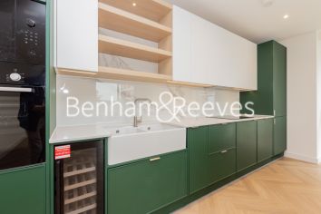 3  bedrooms flat to rent in Henshaw Parade,Hendon, NW9-image 2