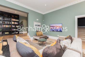 3  bedrooms flat to rent in Lyndhurst Gardens, Hampstead, NW3-image 8