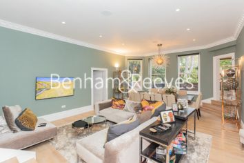3  bedrooms flat to rent in Lyndhurst Gardens, Hampstead, NW3-image 9