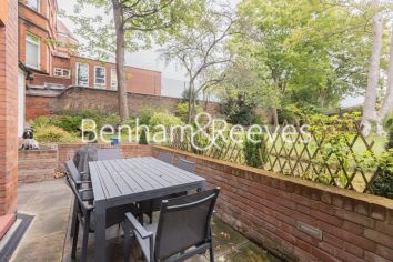 3  bedrooms flat to rent in Lyndhurst Gardens, Hampstead, NW3-image 15