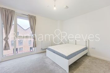 2  bedrooms flat to rent in Sparrowhawk Square, Hendon waterside, NW9-image 3