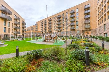 2  bedrooms flat to rent in Sparrowhawk Square, Hendon waterside, NW9-image 11