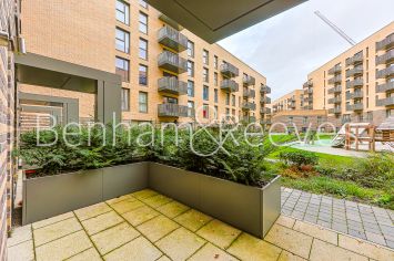 2  bedrooms flat to rent in Sparrowhawk Square, Hendon waterside, NW9-image 12